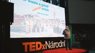 Dirk Vansintjan přednášel na TEDx Národní. Foto: Adéla Merklová