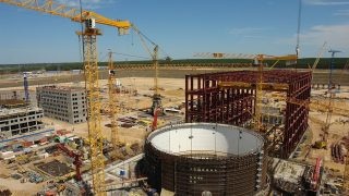 Výstavba bloku jaderné elektrárny