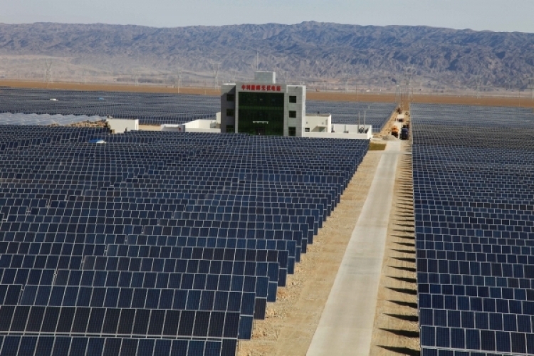 Čínská fotovoltaická farma. Zdroj: PV Tech