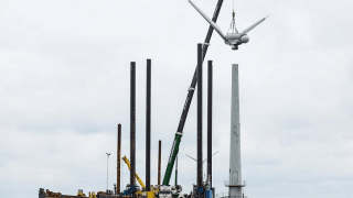 Decommissioning offshore větrné farmy. Zdroj: DONG Energy