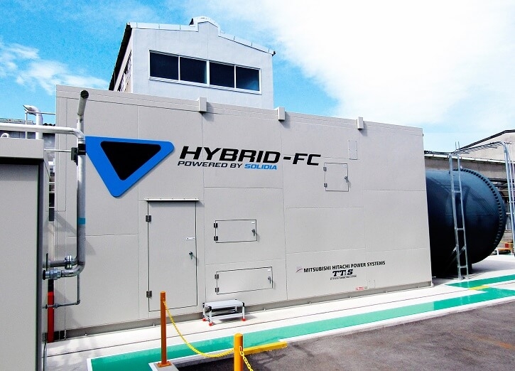Hybridní systém pro výrobu elektrické eenrgie kombinující palivové články s plynovou mikroturbínou. Zdroj: Toyota