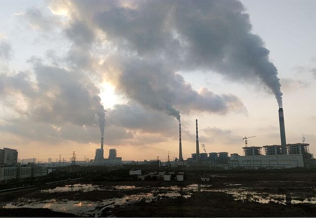 Čínská uhelná elektrárna Jiangsu Nantong. zdroj: wikimedia