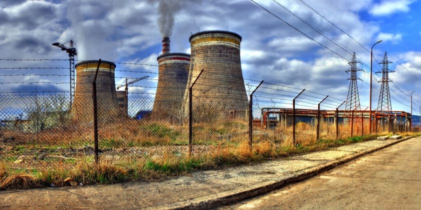 Uhelná elektrárna Republika u města Pernik na západě Bulharska