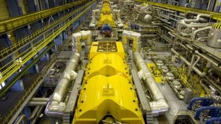 Maďarsko získává okolo 50 % elektřiny z jádra i díky modernizaci čtyř bloků VVER440 v jaderné elektrárně Paks. Na obrázku jsou nové turbíny (zdroj Alstom).