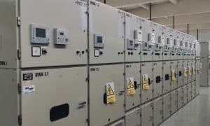 Evropa potřebuje modernizovat elektrické sítě. ABB investuje miliardy, Siemens Energy zvyšuje výhled