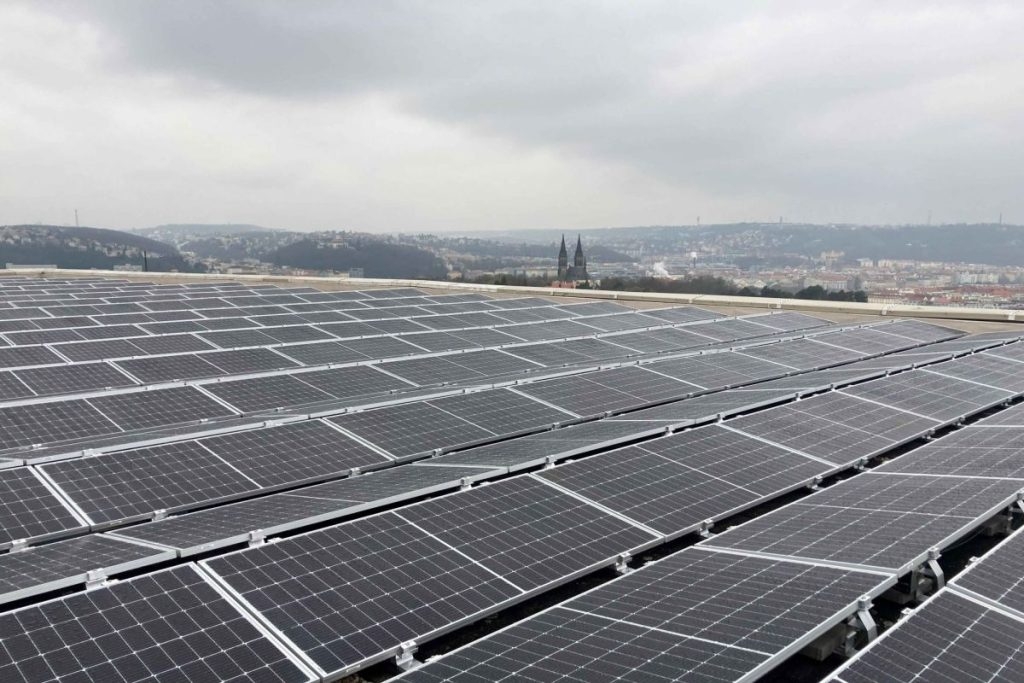 Na střeše Kongresového centra Praha má být brzy zprovozněna fotovoltaická elektrárna společnosti ČEZ ESCO. Foto: poskytnuto společností ČEZ