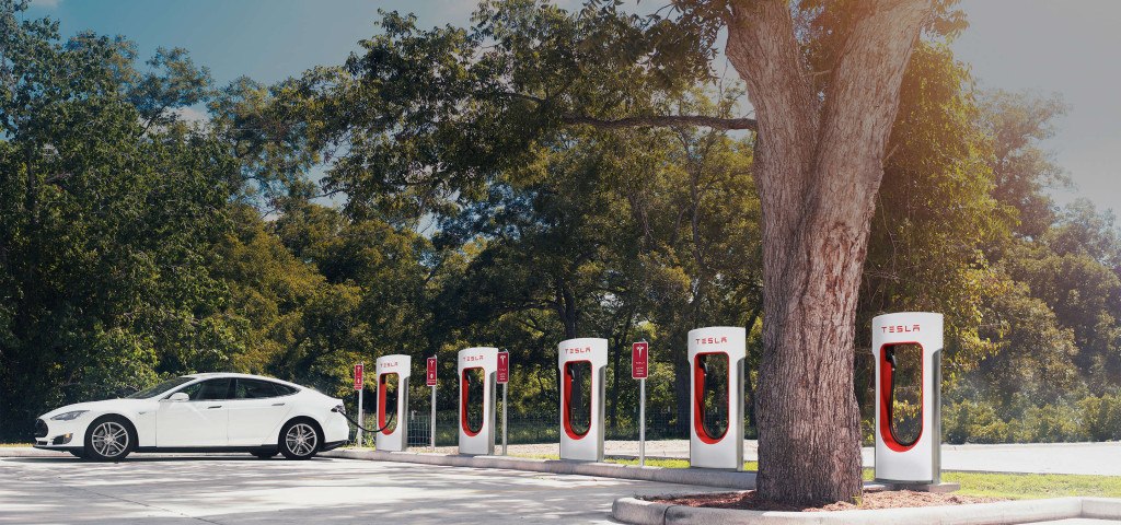 Dobíjecí stanice Supercharger. Zdroj: Tesla