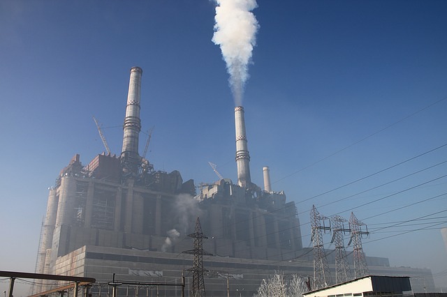EPH a ČEZ si na koupi uhelných elektráren musí počkat