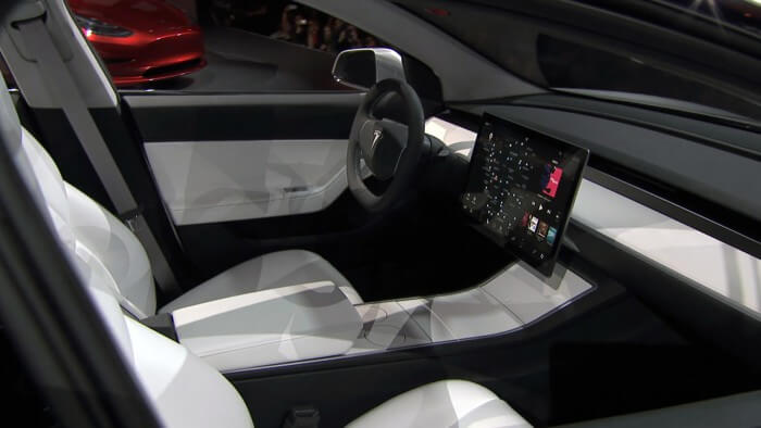 Pohled do interiéru při představení Tesla Model 3 v Los Angeles, zdroj: teknikensvarld.se