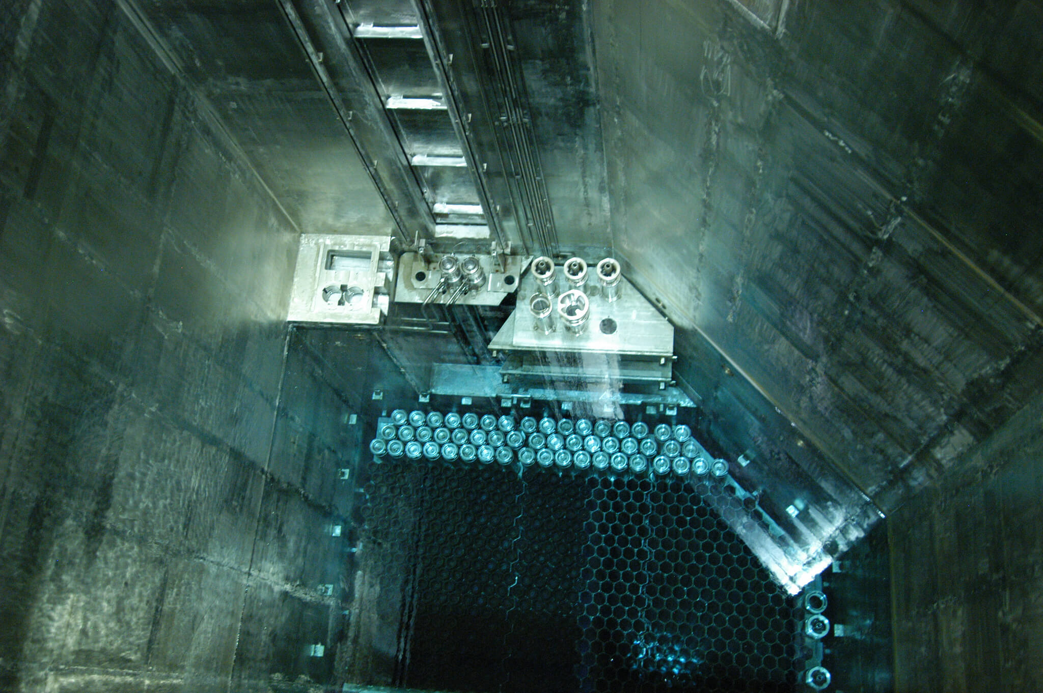 Bazén skladování jaderného paliva; Zdroj: IAEA
