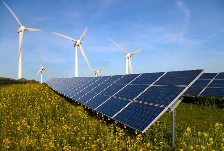 Větrné a fotovoltaické elektrárny.