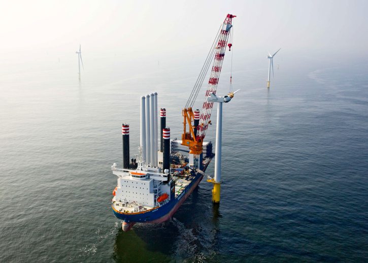 Výstavba offshore větrné elektrárny. Zdroj: .vanoord.com