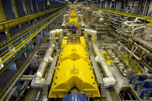 Maďarsko získává okolo 50 % elektřiny z jádra i díky modernizaci čtyř bloků VVER440 v jaderné elektrárně Paks. Na obrázku jsou nové turbíny (zdroj Alstom).