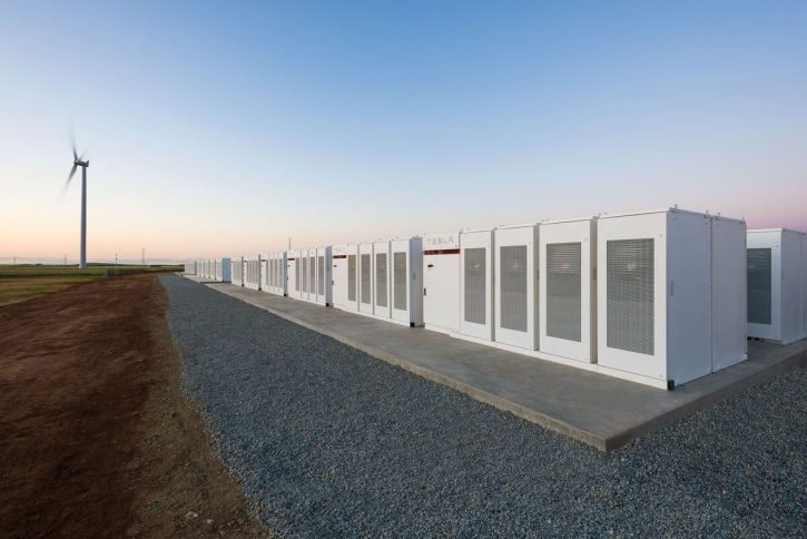 Tesla battery pack Australia. Zdroj: http://mashable.com