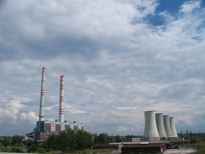 Uhelné bloky nyní dodávají téměř 50 % elektřiny. Dominantně jde o hnědouhelné. Černouhelné elektrárny jako Dětmarovice jsou výjimkou (Zdroj Wikipedie).