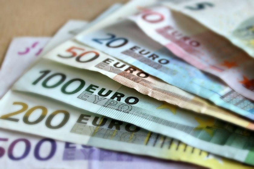 Ceny za elektřinu v EU, bankovky, banknotes, cash, peníze