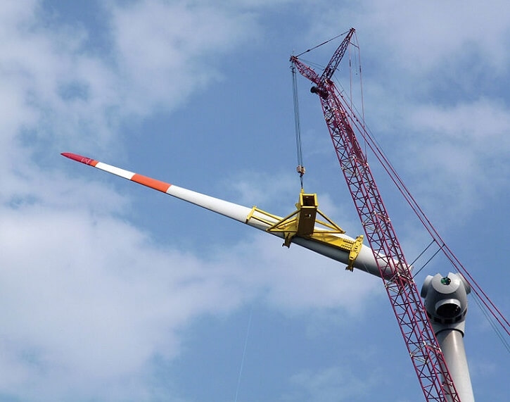 wind-turbine-construction