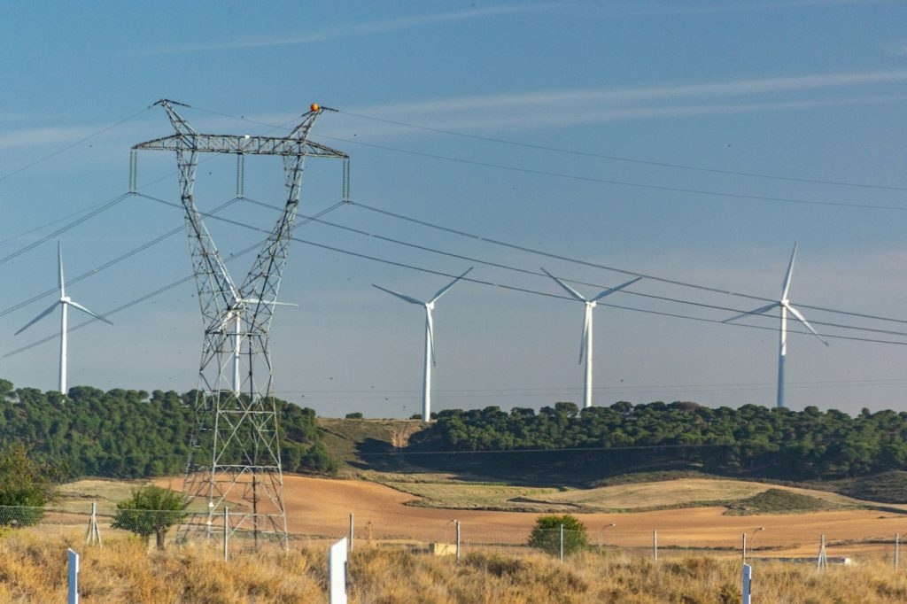 Větrná elektrárna a vedení (wind)