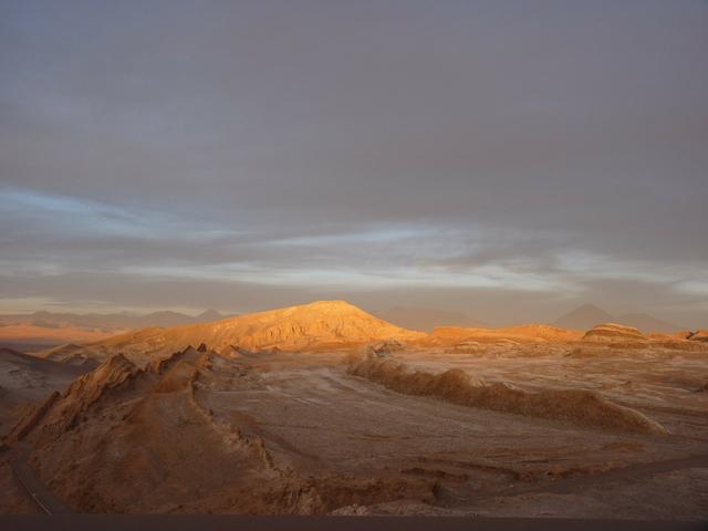 Takto vypadá krajina v poušti Atacama a podobně by mohla bez rekultivačních zásahů vypadat krajina i v Podkrušnohoří.