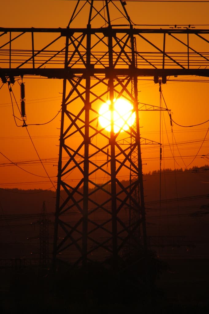 elektrinu-zatim-v-cr-sdili-pres-4000-vyroben-a-3500-odbernych-mist