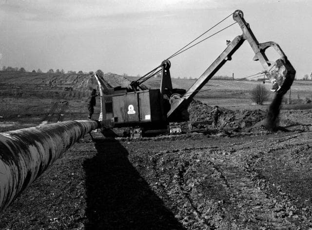 Výstavba ropovodu Družba duben 1963