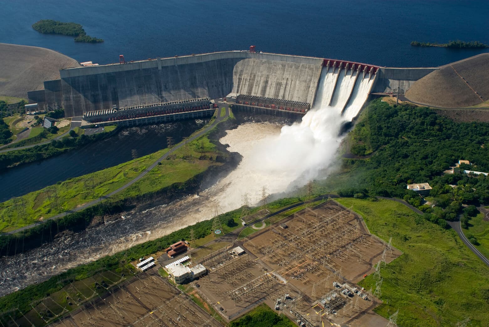 Vodní nádrž Simona Bolívara ve Venezuele (Guri dam), zdroj: net4info.eu