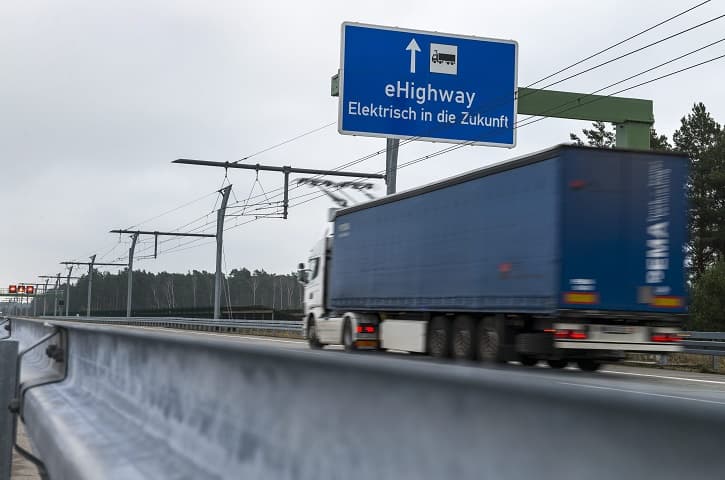 Scania G 360 4x2 with pantograph, electrically powered truck at the Siemens eHighway. Gross Dölln, Germany Photo: Dan Boman 2013