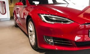 Tesla omezuje plány na výrobu baterií v Německu, upřednostňuje pobídky v USA