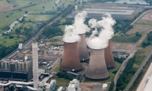 Platby uhelným elektrárnám za schopnost startu ze tmy v Británii výrazně vzrostly