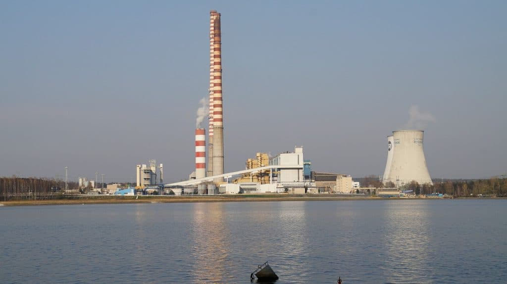 polsko-posledni-velka-uhelna-elektrarna-ziskala-15lety-kapacitni-kontrakt