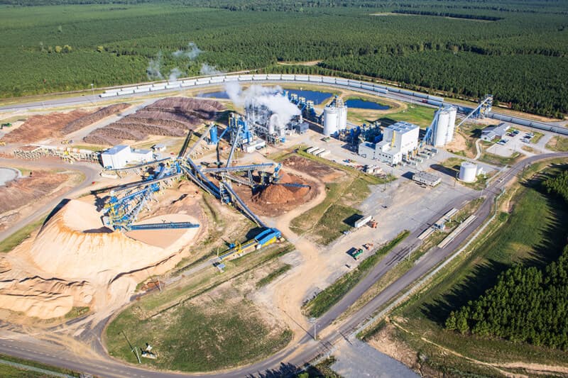 Peletárna Morehouse BioEnergy v Luisianě ročně vyrobí až 450 tisíc tun dřevěných pelet. Zdroj: www.draxbiomass.com