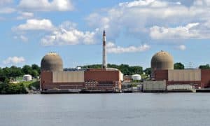Předčasné uzavírání jaderných elektráren ohrozí klimatické cíle USA, tvrdí zpráva