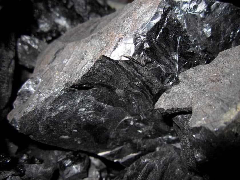 IEA: Globální poptávka po uhlí zůstane letos poblíž loňské rekordní úrovně