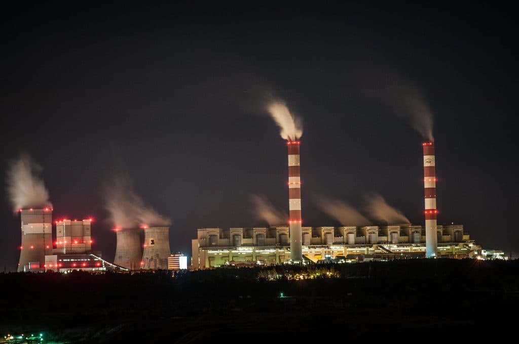 eu-schvalila-prisnejsi-limity-emisi-energetiku-cesko-nemeckem-bylo