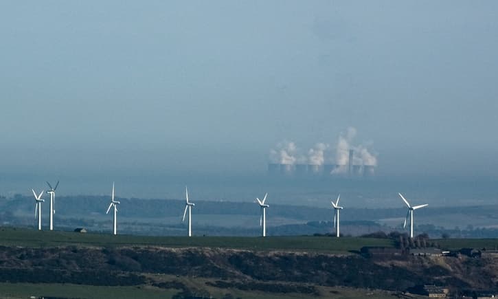 Závod výrobců o stále větší větrné elektrárny se začíná projevovat, poruchy se množí