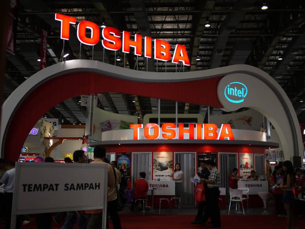 toshiba-ocekava-za-fiskalni-rok-2016-ztratu-950-miliard-jenu