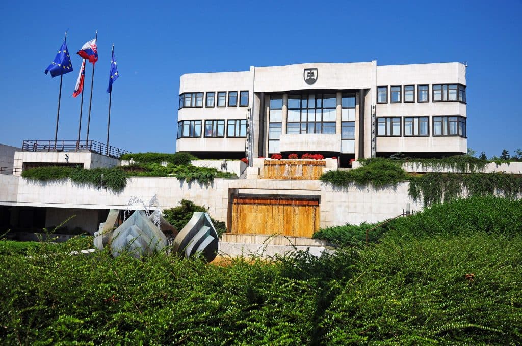 slovensky-parlament-novelizoval-reakci-zmatky-kolem-tarifni-struktury-regulacni-zakon
