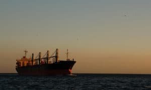 Zadržený íránský supertanker byl plně naložen barely s ropou