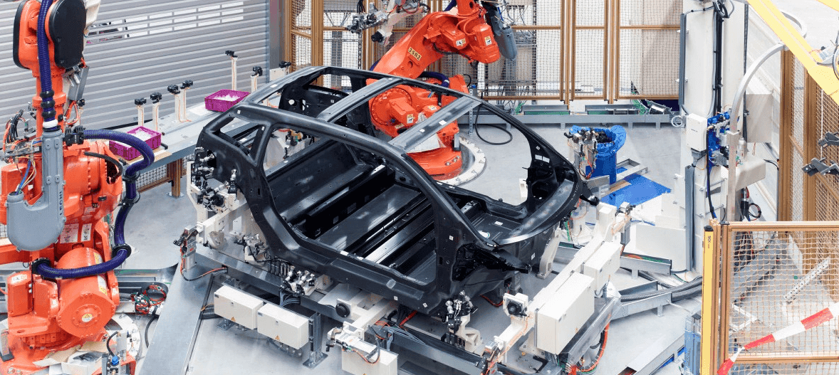 Ukázka skeletu z uhlíkových vláken při výrobě, zdroj: BMW.cz
