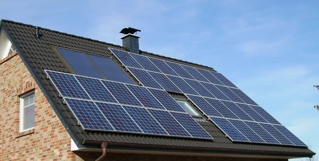 v-cr-loni-zprovoznili-33-760-fotovoltaickych-elektraren-mezirocne-o-366-pct-vic