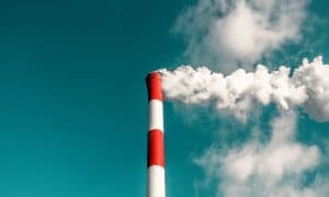 BNEF: Emise a uhlí dosáhly svého vrcholu, působení COVID-19 ušetří až 2,5 roku emisí