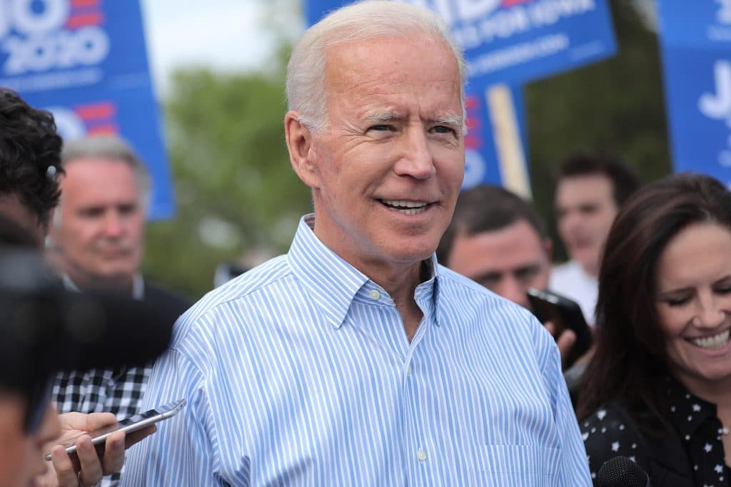 Bidenova administrativa zvažuje uvolnění až 180 milionů barelů z ropných rezerv