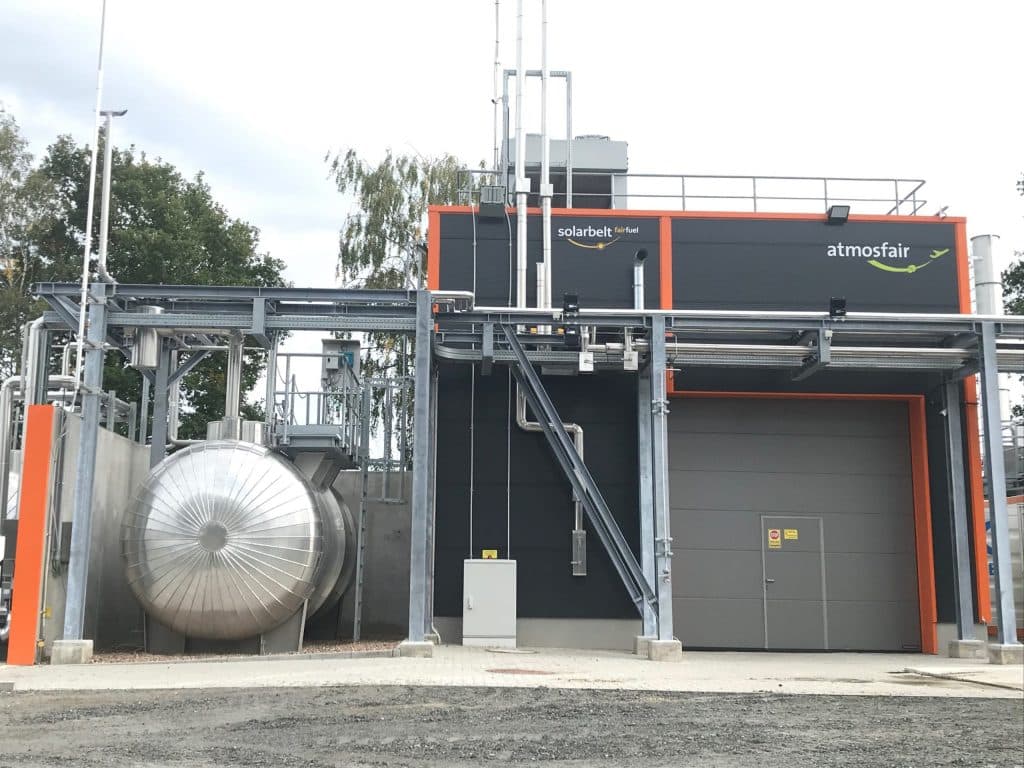 Německo začalo jako první na světě vyrábět "zelené" letecké palivo