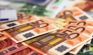 Češi loni rekordně měnili dodavatele elektřiny, důvodem je růst cen