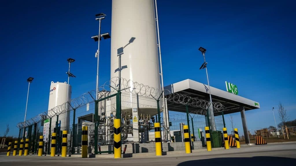 LNG v nákladní dopravě je odpovědí na emisní povolenky, jen loni ušetřilo LNG od GasNetu 2 485 tun emisí CO2