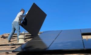 Zájem o střešní fotovoltaiky v Česku roste, firmy hlásí velký nárůst počtu instalací