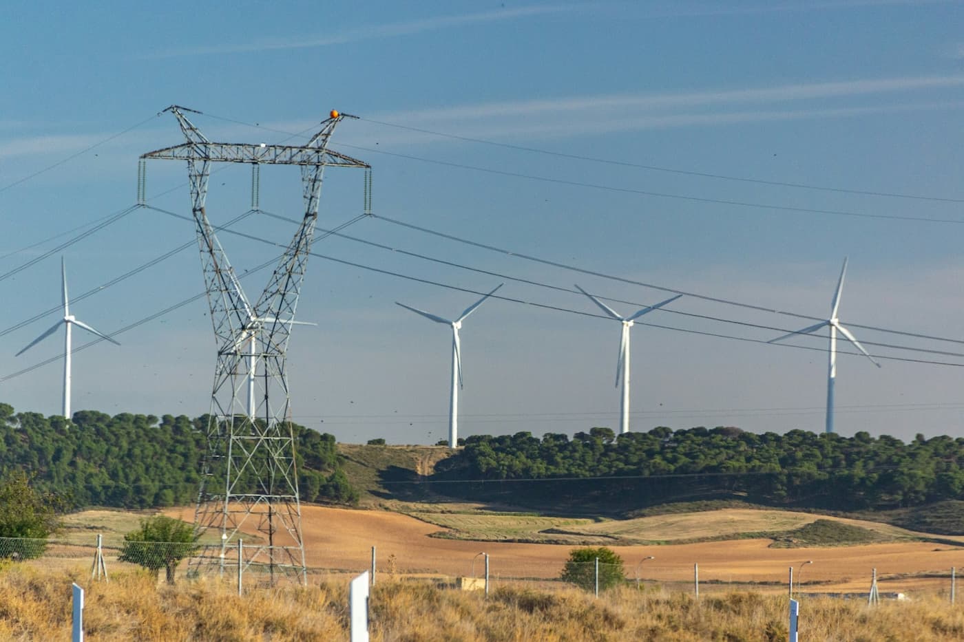 Větrná elektrárna a vedení (wind)