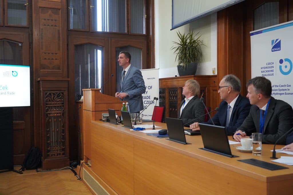 Vlček: Role české diplomacie bude důležitá i v energetické transformaci