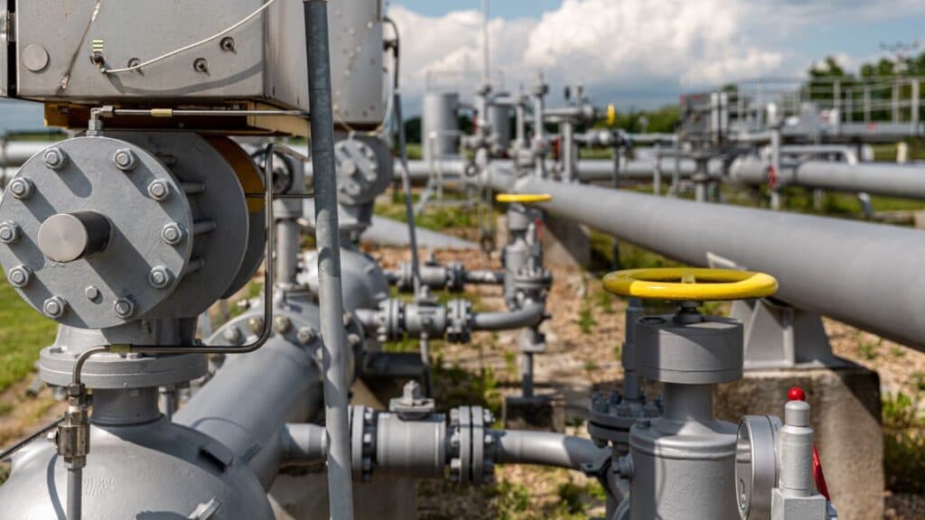 IEA: Výroba elektřiny a průmysl táhnou globální nárůst spotřeby plynu