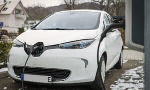 Praha chce připravit 3000 lamp pro nabíjení elektromobilů